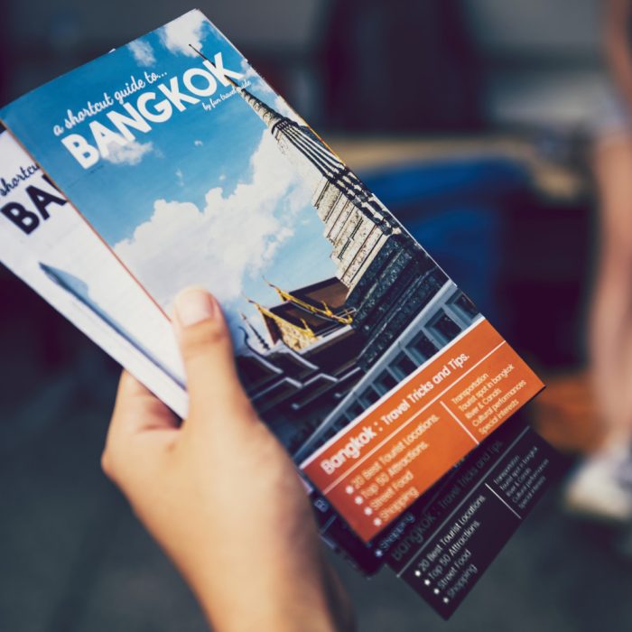 tourist-holding-bangkok-travel-guide-brochures